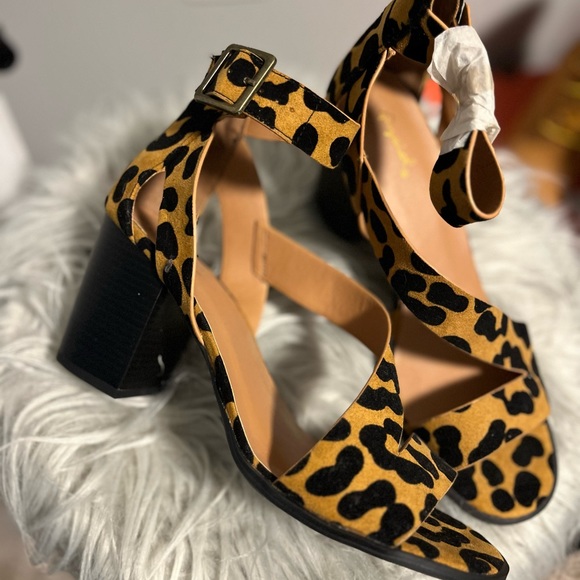 Leopard Print Block Heel Sandals by Qupid Size 9 - Picture 3 of 5